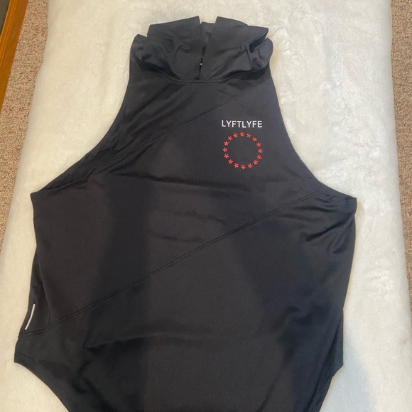 LYFTLYFE Black Sleeveless Top - Picture 2 of 3